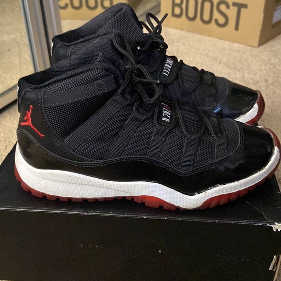 Air Jordan Bred 11 Retro (PS) - Picture 4 of 10